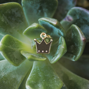 Black Pendant Crown