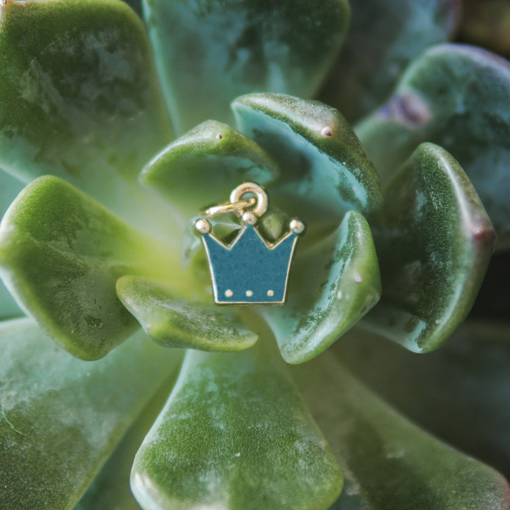 Blue Pendant Crown